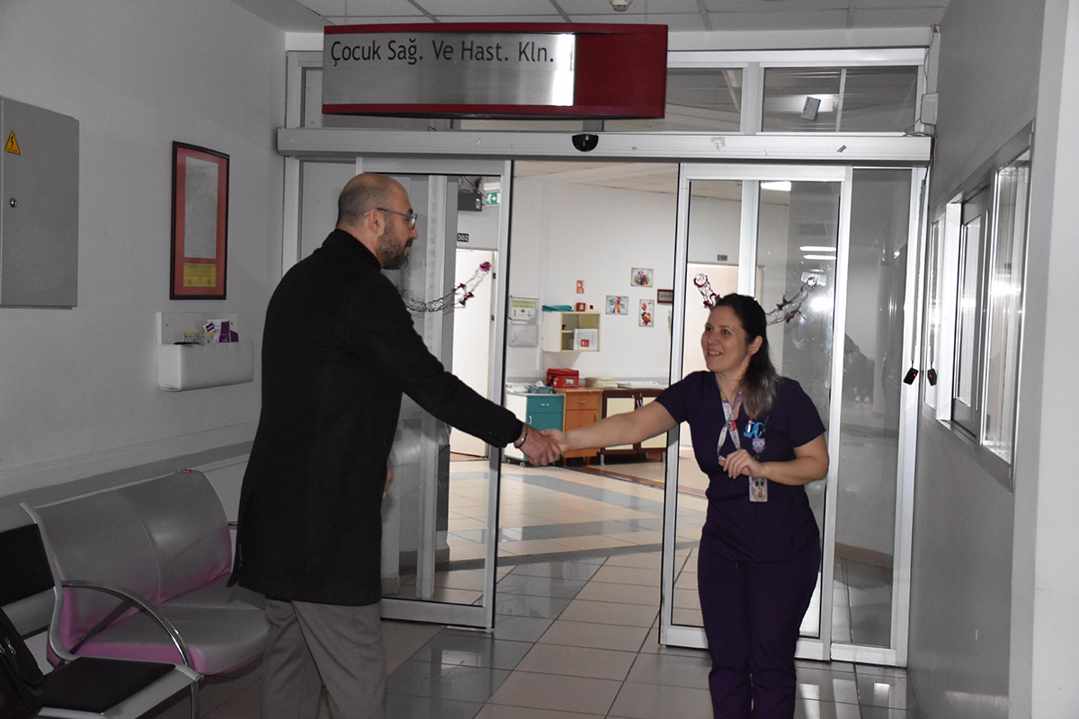 Başkan Zencirci Onkoloji Servisinde Tedavi Gören Çocuklari Ziyaret Etti
