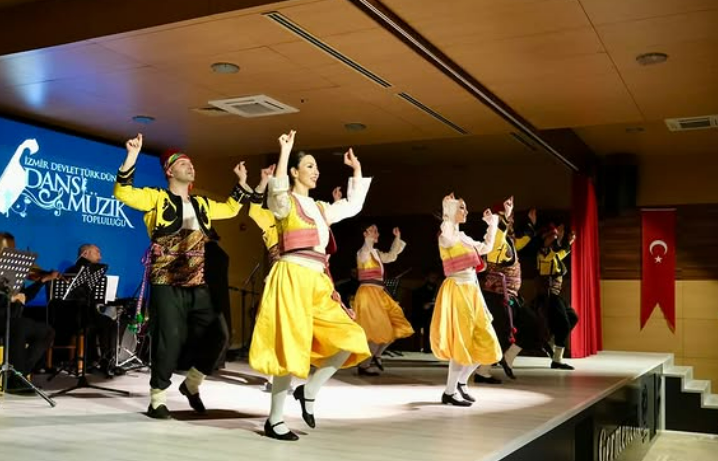 İzmir Devlet Türk Dünyası Topluluğu Deve Güreşi Festivali Açılışı